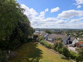 A garden with grass and trees at Holcombe House in Torquay
