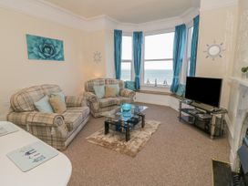 Llys Madoc, First Floor Flat - North Wales - 1014017 - thumbnail photo 3