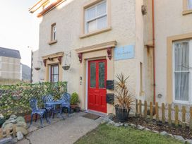 Llys Madoc, First Floor Flat - North Wales - 1014017 - thumbnail photo 1