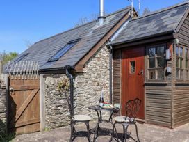An outdoor seating area with a table and chairs at The Coach House in Kingston