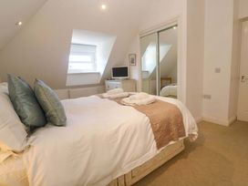 A bedroom with a bed and a TV in Meridian at Carbis Bay