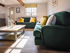 Farmcourt Barn 57 Eastfield Lane - Lincolnshire - 1015637 - thumbnail photo 4