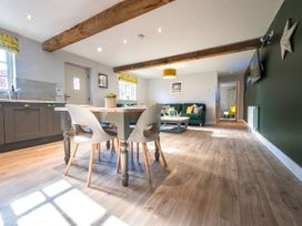 Farmcourt Barn 57 Eastfield Lane - Lincolnshire - 1015637 - thumbnail photo 5