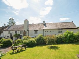 A house with garden furniture and greenery at The Old Church House in Torbryan