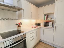 A kitchen with appliances and storage at Keepers Cottage in West Knoyle