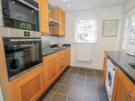 A kitchen with appliances and cabinetry at Sygun View in Beddgelert