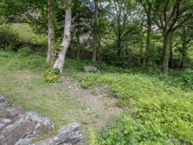A garden area with a bench and trees at Sygun View Beddgelert