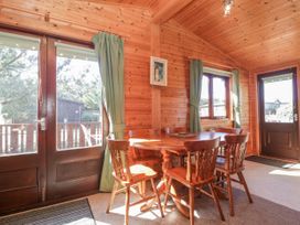 16 Amber Wood Lodge - Hampshire - 1021624 - thumbnail photo 10