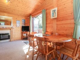 16 Amber Wood Lodge - Hampshire - 1021624 - thumbnail photo 6