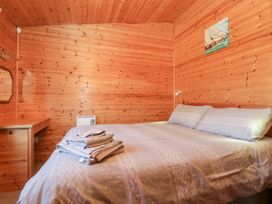 16 Amber Wood Lodge - Hampshire - 1021624 - thumbnail photo 11