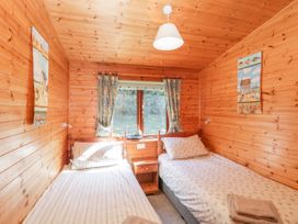 16 Amber Wood Lodge - Hampshire - 1021624 - thumbnail photo 18