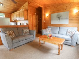 16 Amber Wood Lodge - Hampshire - 1021624 - thumbnail photo 4