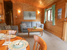 16 Amber Wood Lodge - Hampshire - 1021624 - thumbnail photo 5