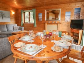 16 Amber Wood Lodge - Hampshire - 1021624 - thumbnail photo 6