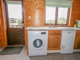 16 Amber Wood Lodge - Hampshire - 1021624 - thumbnail photo 12