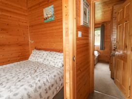 16 Amber Wood Lodge - Hampshire - 1021624 - thumbnail photo 13