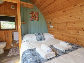 A bedroom with a bed and towels at Bwthyn Bach Brefi 