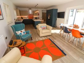 A living room with a couch and chairs at 21 Alverton Street in Penzance