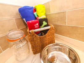 A basket with dog blankets and a jar of dog treats at 21 Alverton Street Penzance