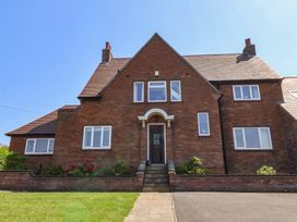 A house with steps leading to the entrance at 21 Eskdaleside in Sleights