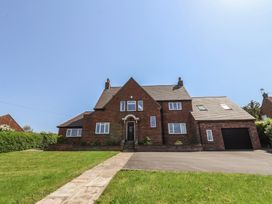 A house with a driveway and garden at 21 Eskdaleside Sleights