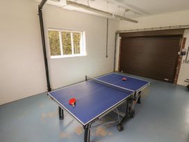 A game room with a ping pong table at 21 Eskdaleside in Sleights
