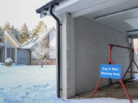 A washing area with a sign for dogs and bikes at Red Deer Lodge in Feshiebridge near Aviemore