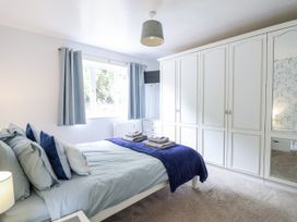 A bedroom with a bed and wardrobe at 8 Glan Ysgethin in Barmouth
