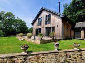 A house with a patio and garden at Romsey Lodge in Wark