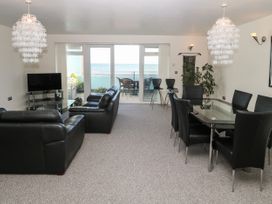 Sea View Apartment - North Wales - 1026229 - thumbnail photo 4