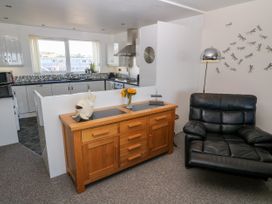 Sea View Apartment - North Wales - 1026229 - thumbnail photo 6