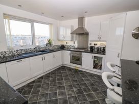 Sea View Apartment - North Wales - 1026229 - thumbnail photo 7