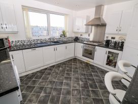 Sea View Apartment - North Wales - 1026229 - thumbnail photo 8