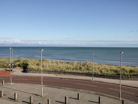 Sea View Apartment - North Wales - 1026229 - thumbnail photo 20