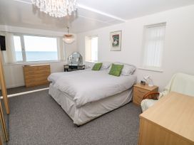 Sea View Apartment - North Wales - 1026229 - thumbnail photo 10