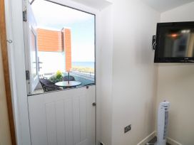 Sea View Apartment - North Wales - 1026229 - thumbnail photo 18