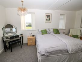 Sea View Apartment - North Wales - 1026229 - thumbnail photo 12