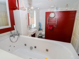 Sea View Apartment - North Wales - 1026229 - thumbnail photo 17