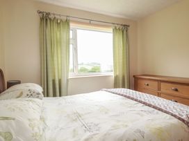 A bedroom with a bed and window at Underlanes in Boscastle