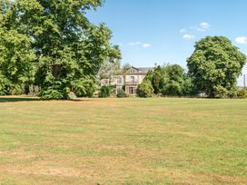 A house with trees and grass in the outdoor area at Milton Manor in Milton On Stour