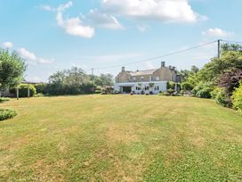 An outdoor view of a house with garden at Milton Manor in Milton On Stour