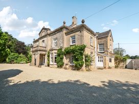 An exterior view of a house with windows and door at Milton Manor in Milton On Stour