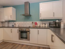 Cosy Coast Cottage - North Yorkshire (incl. Whitby) - 1027054 - thumbnail photo 9