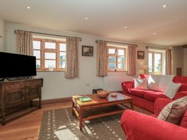 A living room with a sofa and coffee table at Bramble Cottage in Somerton