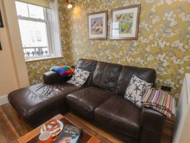 Apartment 4 - North Yorkshire (incl. Whitby) - 1034058 - thumbnail photo 3