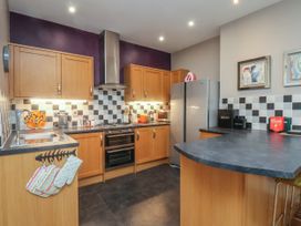 Apartment 4 - North Yorkshire (incl. Whitby) - 1034058 - thumbnail photo 9