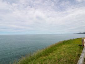 A view of the sea and grass at Clifftop Carriage in Aberporth, Ceredigion