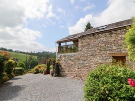 An outdoor area with a stone wall and plants at Dan Castell Cottage Llandeilo, Carmarthenshire