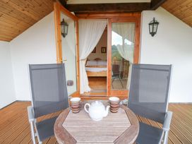A balcony with chairs and a table at Dan Castell Cottage Llandeilo, Carmarthenshire