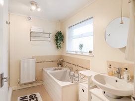 7 Oaklands Terrace - Suffolk & Essex - 1036583 - thumbnail photo 20